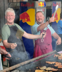 Norbert beim GRillen
